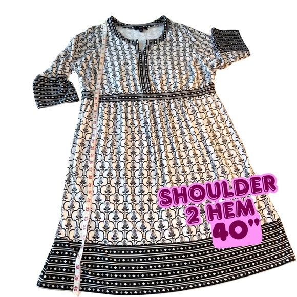 **Unique Patterned Dress - Stand Out in Style!** - Picture 3 of 5